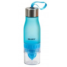 Бутылка для воды Bradex с соковыжималкой 0,6 л голубая SF 0521